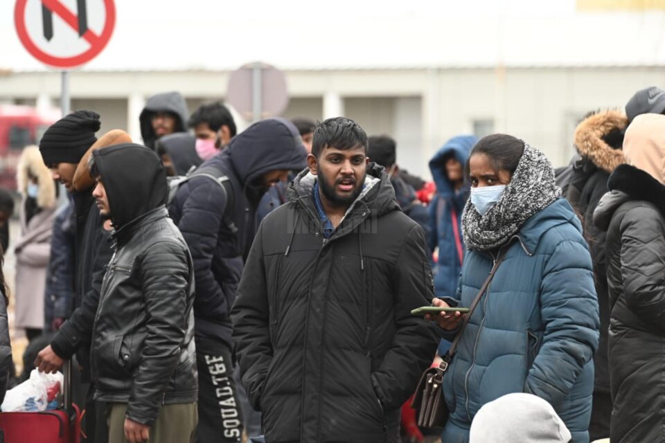 Pentru a se pune la adăpost, o parte din studenții care învățau în Ucraina au mers pe jos chiar și 30 de kilometri