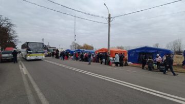 Sutele de refugiați, la adăpost în zona corturilor din Siret