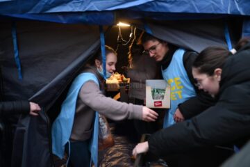 Zeci de refugiați ucraineni iau drumul occidentului