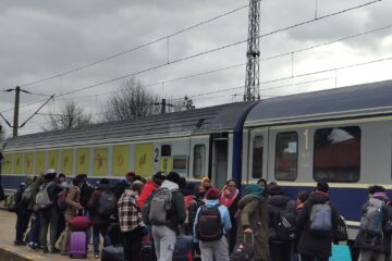 Refugiații s-au urcat în vagoane puse suplimentar