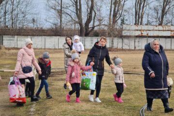 Primii refugiați cazați în tabăra mobilă de la Siret