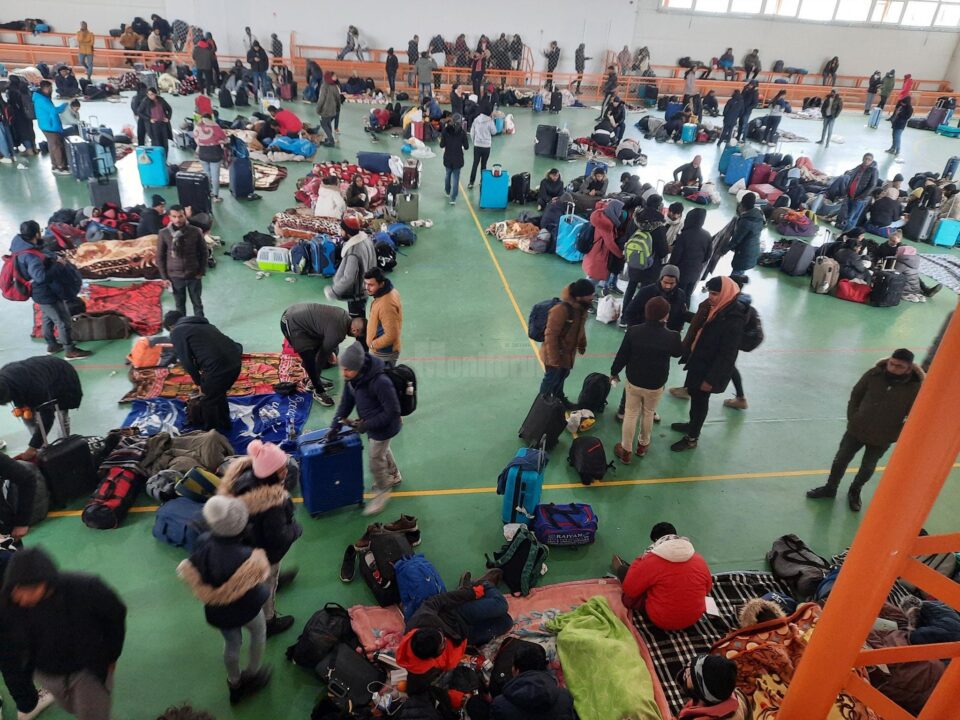 Peste 500 de studenți indieni, cazați în sala de sport de la Milișăuți