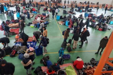 Peste 500 de studenți indieni, cazați în sala de sport de la Milișăuți
