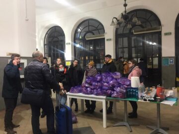 Zeci de voluntari din cadrul Asociației Studenților Creștini-Ortodocși - Filiala Suceava, în sprijinul refugiaților