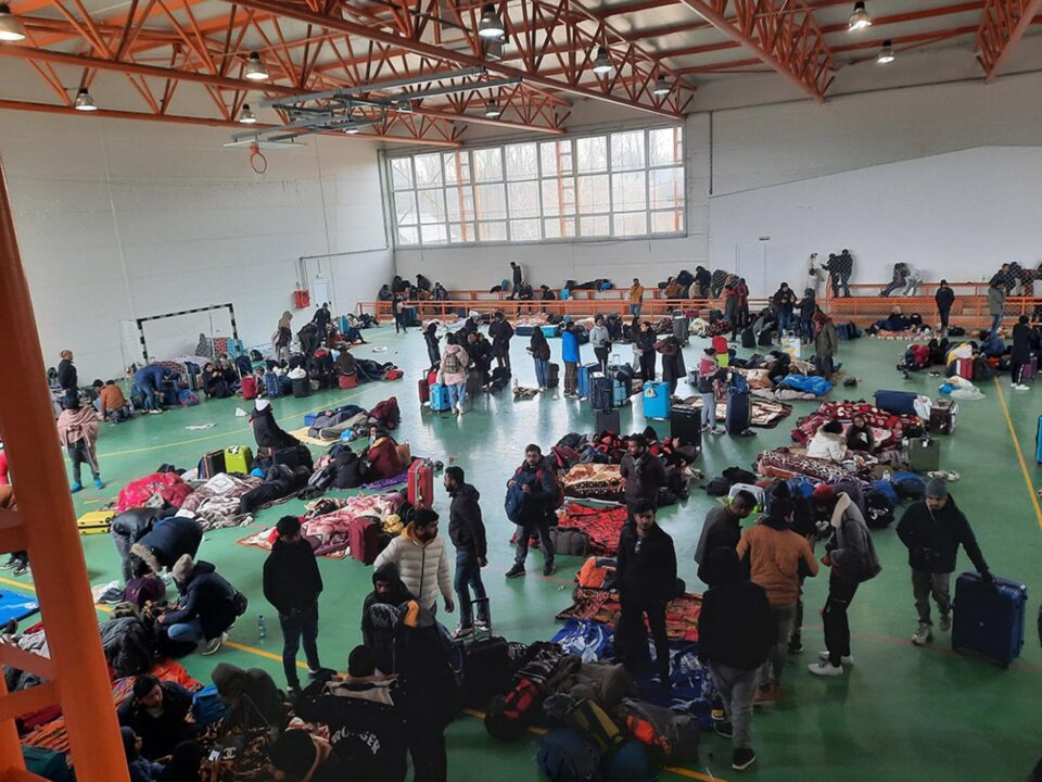 Peste 500 de studenți indieni, cazați în sala de sport de la Milișăuți