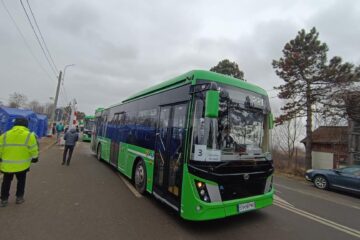 Autobuzele electrice puse la dispoziție de Primăria Suceava, pentru transportul refugiaților din Vama Siret, vor face curse zilnice cât timp va fi nevoie