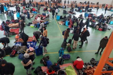 Peste 500 de studenți indieni, cazați în sala de sport de la Milișăuți