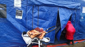 Voluntarii stau zi și noapte la frontiera de la Siret, încercând să susțină refugiații din Ucraina