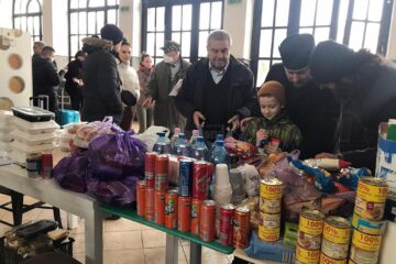 Zeci de voluntari din cadrul Asociației Studenților Creștini-Ortodocși - Filiala Suceava, în sprijinul refugiaților