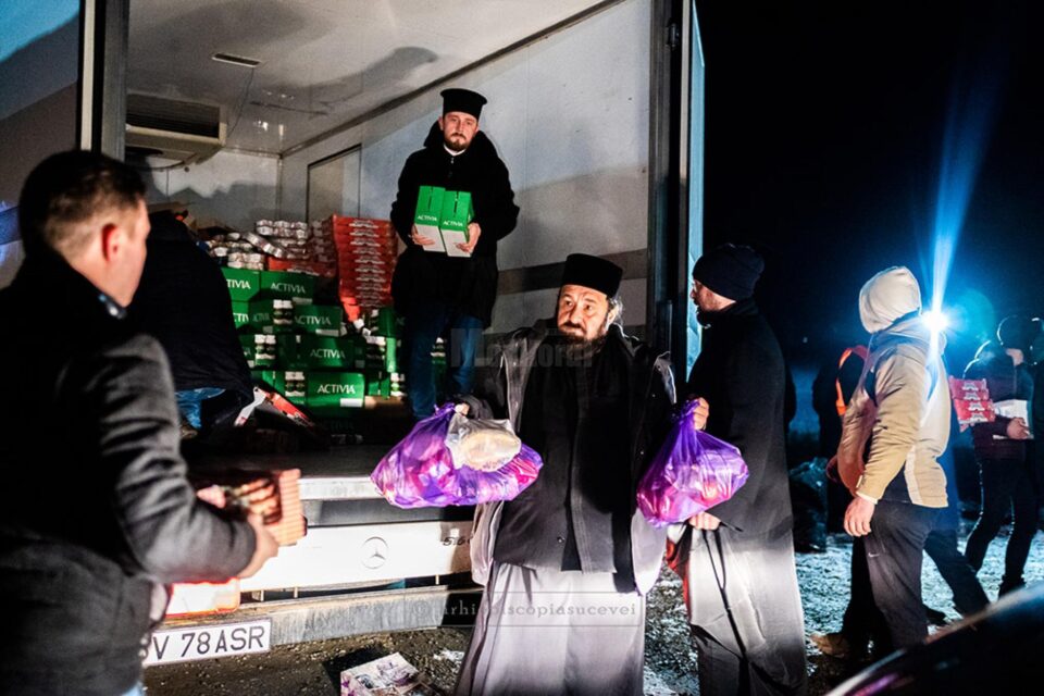 15 tone de ajutoare trimise de Arhiepiscopia Sucevei și Rădăuților cetățenilor ucraineni afectați de război 15 tone de ajutoare trimise de Arhiepiscopia Sucevei și Rădăuților cetățenilor ucraineni afectați de război