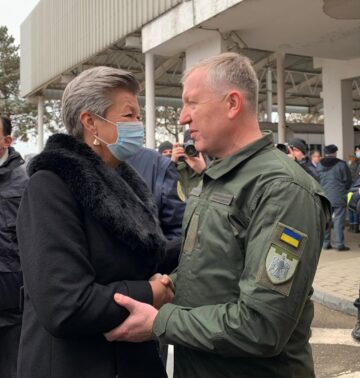 Comisarul european și guvernatorul din Cernăuți s-au întâlnit luni, la Siret. Sursa foto Comisia Europeană în România