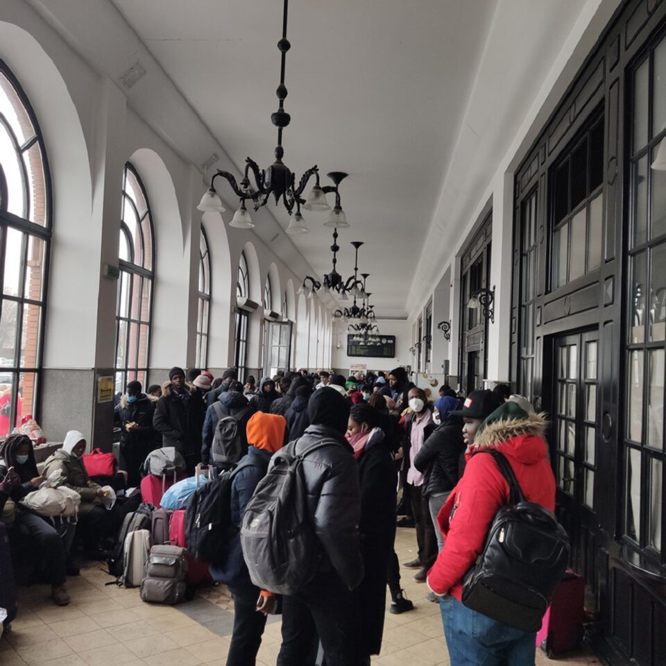 Și Gara Burdujeni începe să se aglomereze cu refugiați