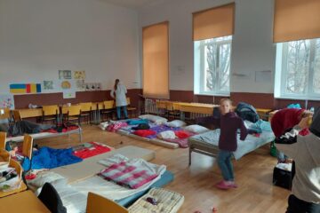 Mai multe săli de clasă de la o școală din Siret au fost transformate în adăposturi pentru refugiați