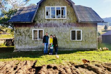 Casa din Moldovița în care s-a mutat Florentina Filipovici, cu familia sa