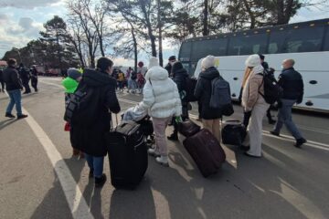 Românii din Lyon trimit un autocar cu ajutoare pentru ucrainenii din Cernăuți și vor să preia zeci de refugiați pentru a-i duce în Franța