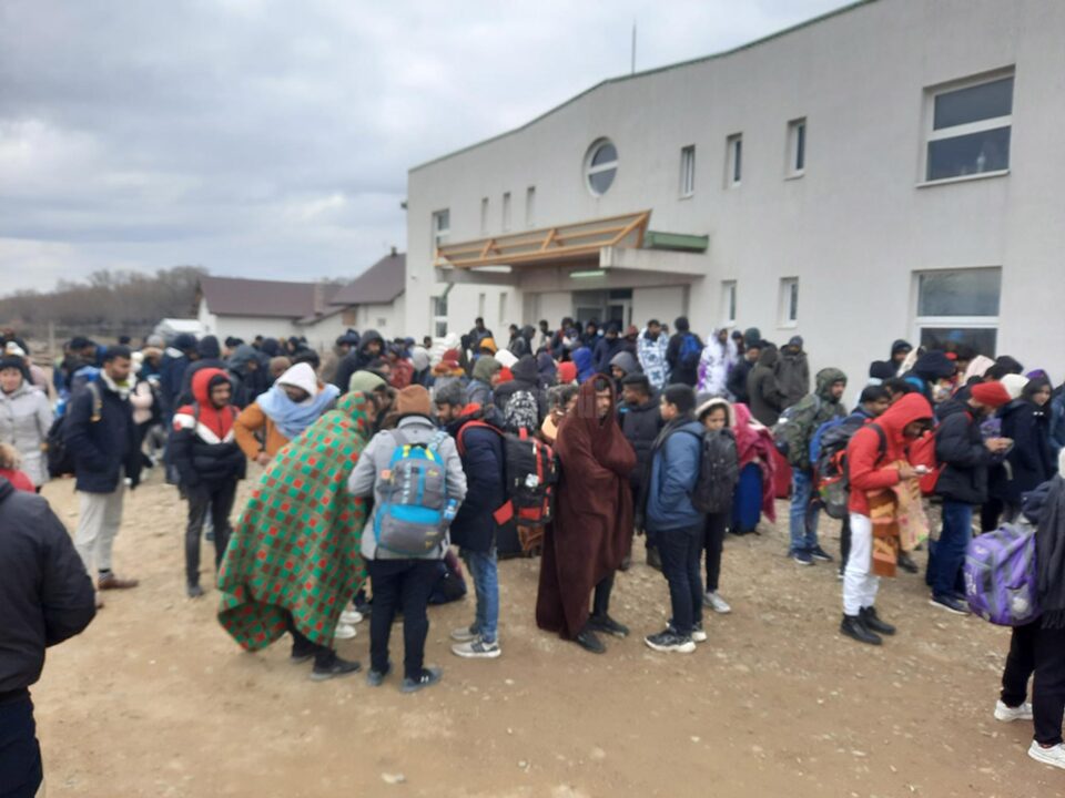 Peste 500 de studenți indieni, cazați în sala de sport de la Milișăuți