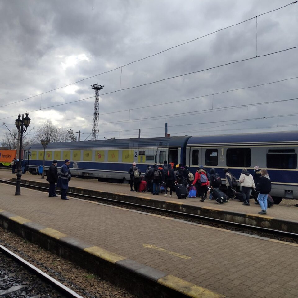 Și Gara Burdujeni începe să se aglomereze cu refugiați