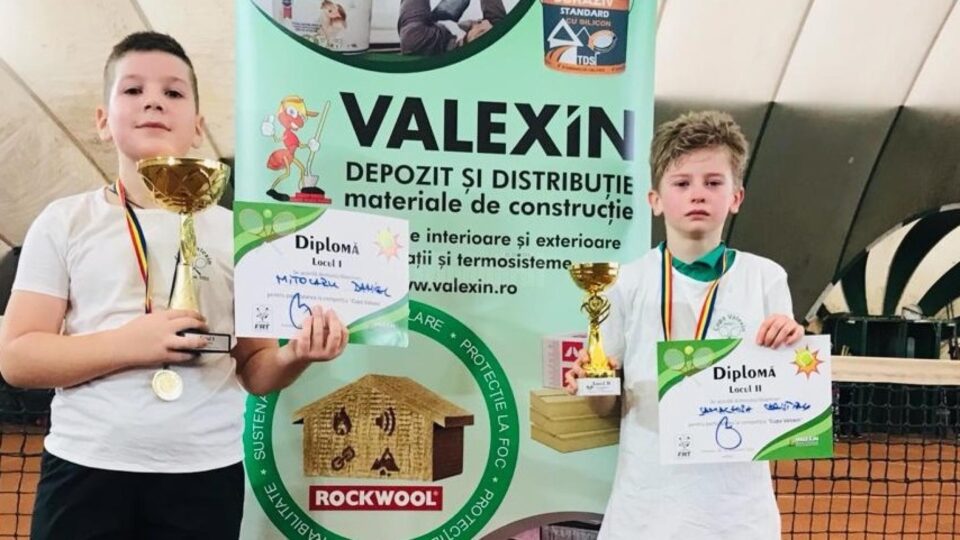 Fălticenenii Daniel Mitocaru și Cristian Samachisa au jucat finala băieților de 10 ani la Cupa Valexin