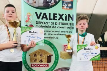 Fălticenenii Daniel Mitocaru și Cristian Samachisa au jucat finala băieților de 10 ani la Cupa Valexin