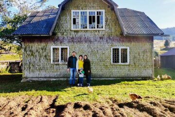 Casa din Moldovița în care s-a mutat Florentina Filipovici, cu familia sa