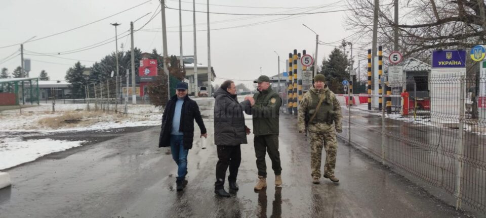Flutur după vizita la Cernăuți: Copiii din Ucraina refugiați în județul Suceava vor putea merge la școlile și grădinițele în limba ucraineană