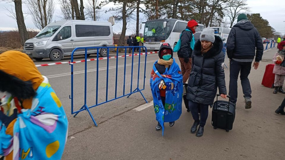 Mărturii din Vama Siret: Tare s-au speriat copiii, plâng noaptea, nu dorm... Mărturii din Vama Siret: Tare s-au speriat copiii, plâng noaptea, nu dorm...