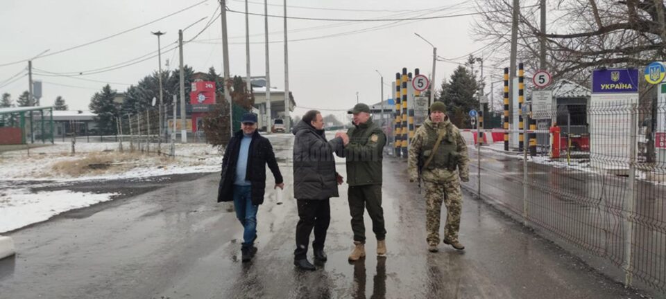Gheorghe Flutur a mers să vadă stocurile de ajutoare de la Cernăuți și a fost surprins de o alarmă antiaeriană