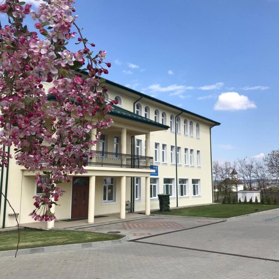 Școala Primară „Sf. Ioan cel Nou de la Suceava” își deschide porțile pentru 12 copii refugiați, cu vârste cuprinse între 7-12 ani