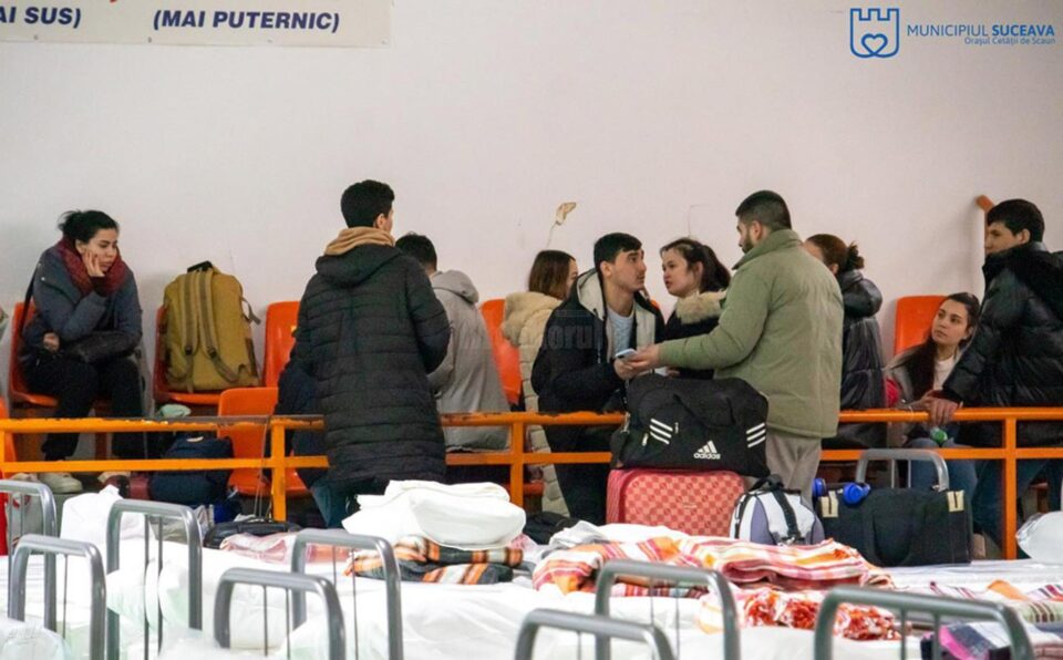 Centrul de primire a refugiaților amenajat de Primăria Suceava în incinta Școlii Nr. 11 „Miron Costin”