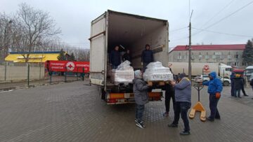 11 tiruri de la Crucea Roșie au plecat ieri spre Ucraina. Încă un copil s-a născut într-o tabără de refugiați din județ. Măicuțele de la Agapia s-au reîntors în Vama Siret să sprijine refugiații