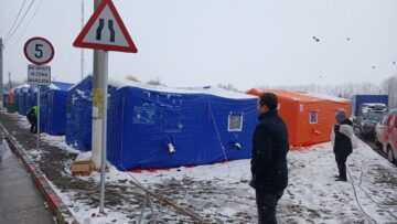 Maicile de la Mănăstirea Agapia, venite a două oară cu hrană caldă și pachete pentru refugiații din Ucraina