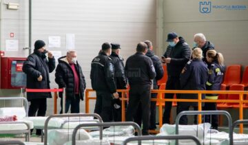 Jumătate din locurile de cazare pentru refugiați de la Școala „Miron Costin” din Suceava au fost ocupate miercuri noapte