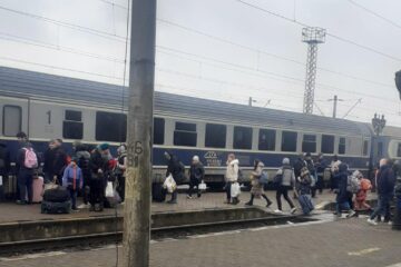 Flux de refugiați și la trenul de joi, ora 12.45, spre București