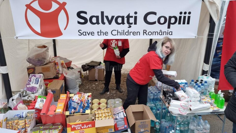 Voluntarii Salvați Copiii – Filiala Suceava sunt de opt zile în mijlocul refugiaților ucraineni