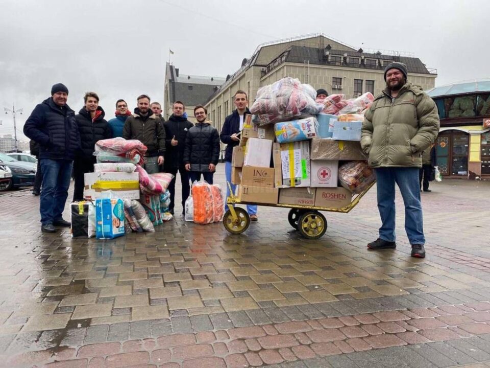 Ajutoarele umanitare trimise din România au început să fie transportate de la Cernăuți spre Harcovd Ajutoarele umanitare trimise din România au început să fie transportate de la Cernăuți spre Harcovd