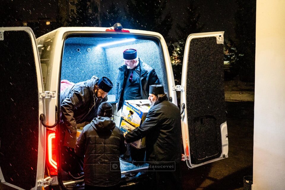 Preoti voluntari in sprijinul refugiatilor sursa Arhiepiscopia Sucevei si Radautilor