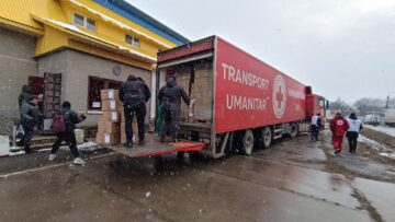 11 tiruri de la Crucea Roșie au plecat ieri spre Ucraina. Încă un copil s-a născut într-o tabără de refugiați din județ. Măicuțele de la Agapia s-au reîntors în Vama Siret să sprijine refugiații