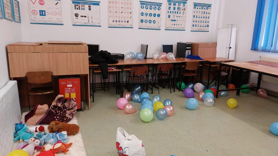 Loc de joacă amenajat pentru copiii ucraineni care sunt cazați la Liceul Tehnologic „Lațcu Vodă” din Siret