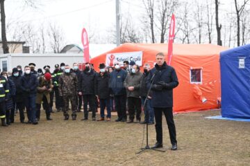 Președintele României, Klaus Iohannis, a anunțat înființarea unui centru logistic european pentru ajutor umanitar, la Suceava - foto Ștefan Macedon Gheorghiță