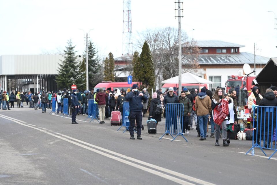Avertisment - au apărut ”voluntarii” care vor să facă afaceri de pe urma refugiaților