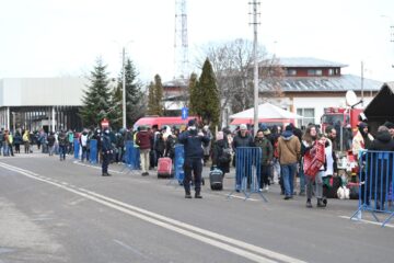 Avertisment - au apărut ”voluntarii” care vor să facă afaceri de pe urma refugiaților