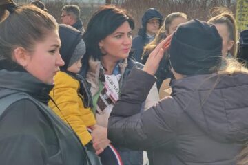 Larisa Blanari s-a implicat în sprijinirea refugiaților, în special mame cu copii
