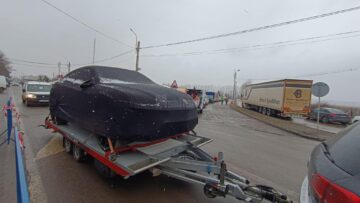 Lamborghini adus pe platformă din Ucraina