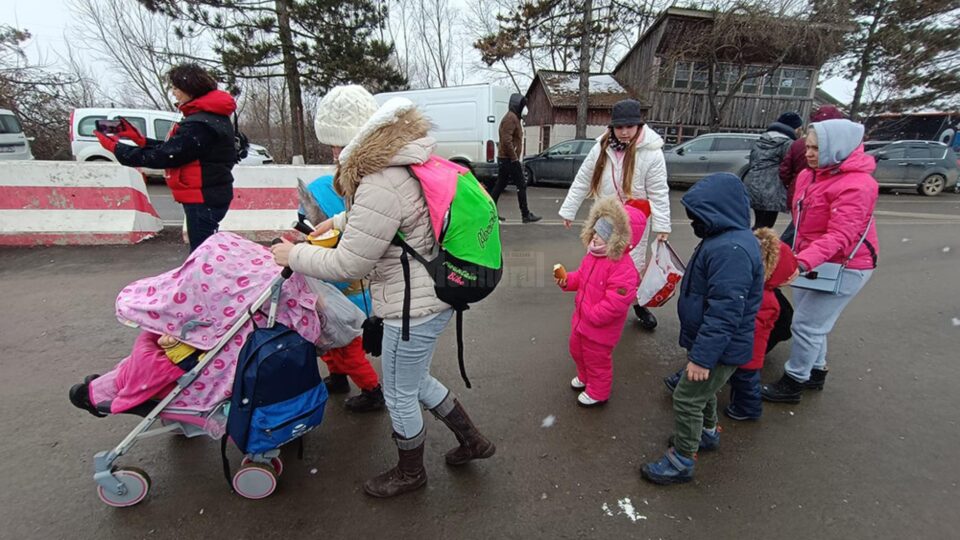 Mame cu copii refugiați din Ucraina
