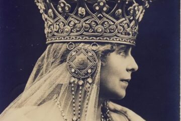 Regina Maria în ziua încoronării, în 1922