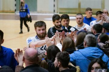 Handbaliștii de la CSU din Suceava joacă tot timpul cu sala plină meciurile de pe teren propriu