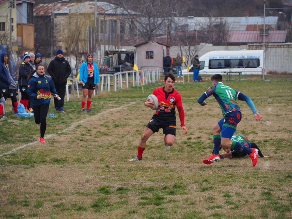 Humorenii (stânga), aproape de a deveni vicecampioni naționali la rugby în 7, categoria U 19