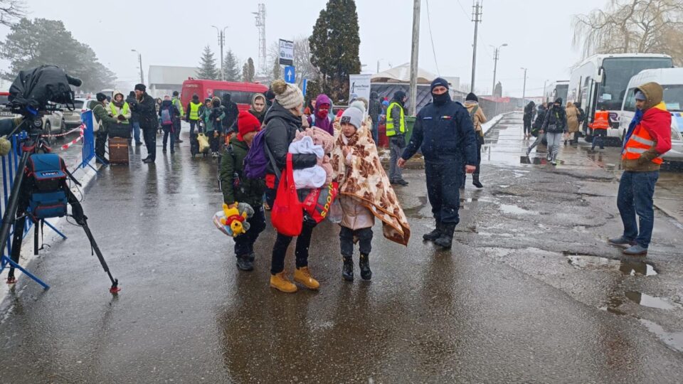 Peste 100.000 de oameni au venit din Ucraina, pe la Siret, de la începutul războiului Peste 100.000 de oameni au venit din Ucraina, pe la Siret, de la începutul războiului