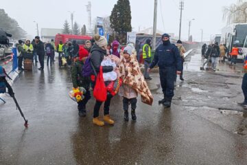 Peste 100.000 de oameni au venit din Ucraina, pe la Siret, de la începutul războiului