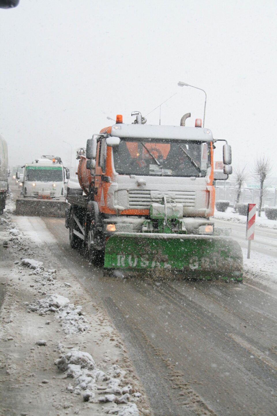Circulația rutieră se desfășoară în condiții de iarnă pe toate drumurile naționale din județ